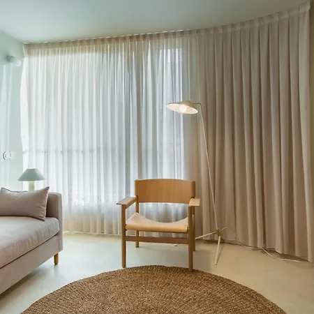 Apartment Princess Building W/ Pool By Lovelystay